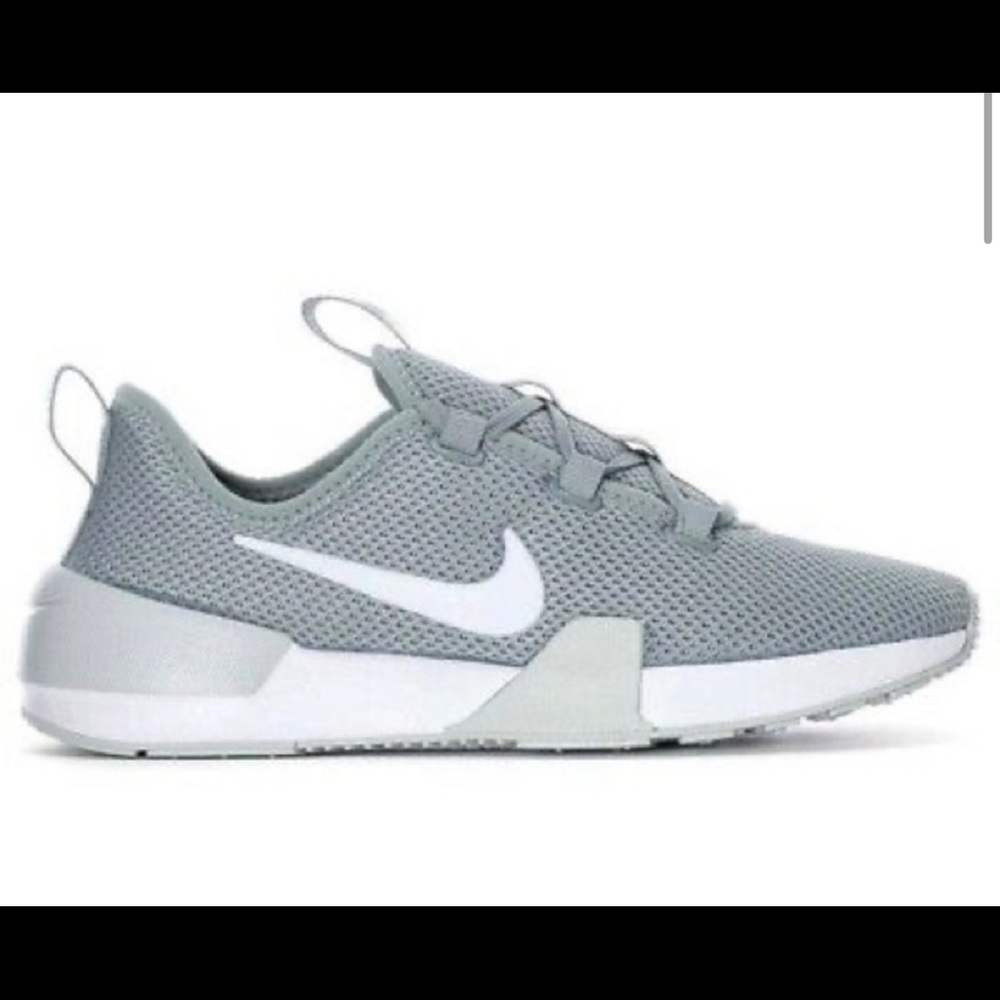 New never been worn gray Nike’s